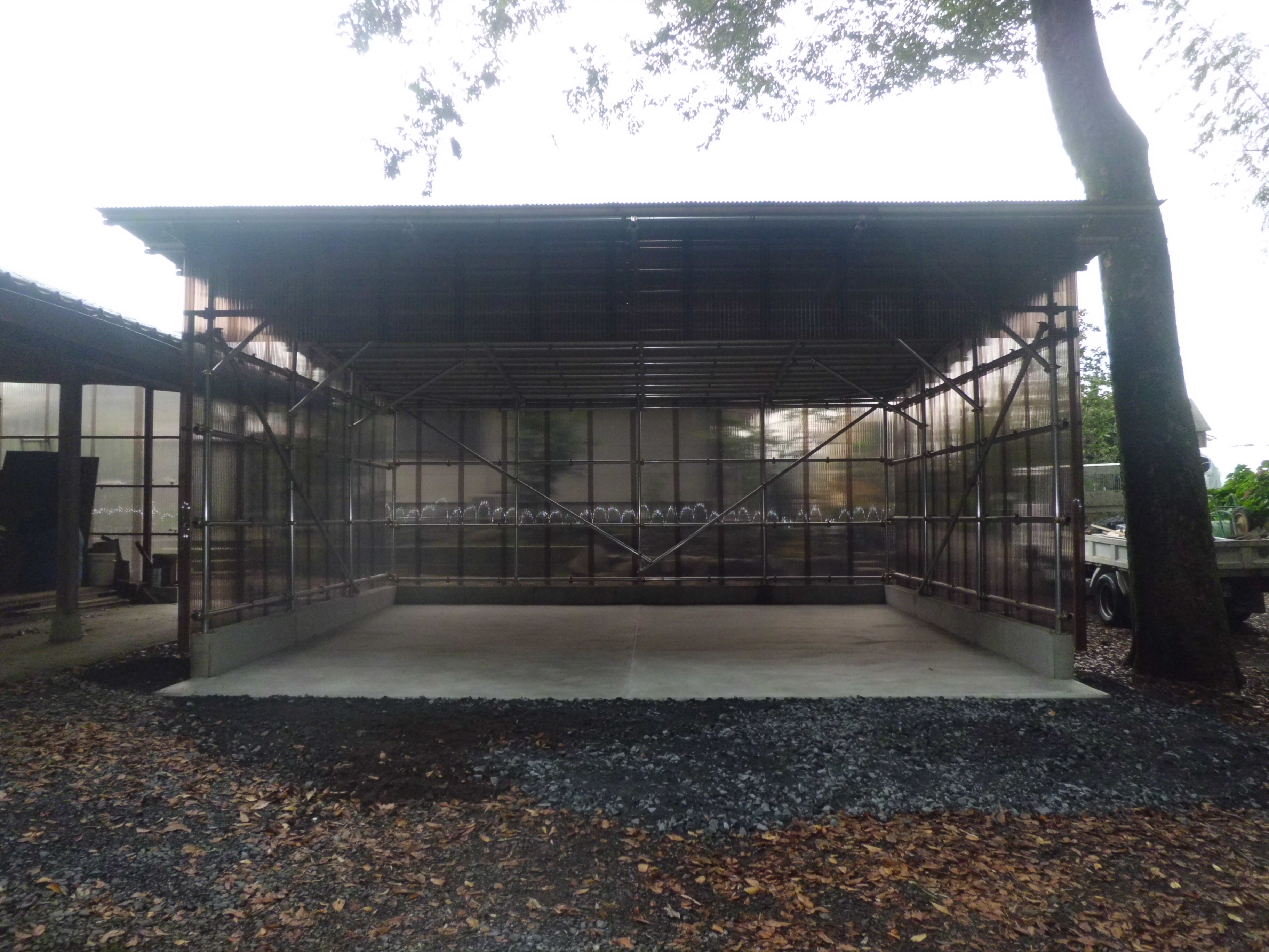 単管パイプで造る農機具小屋完成 - 木の家 省エネ住宅 栃木県